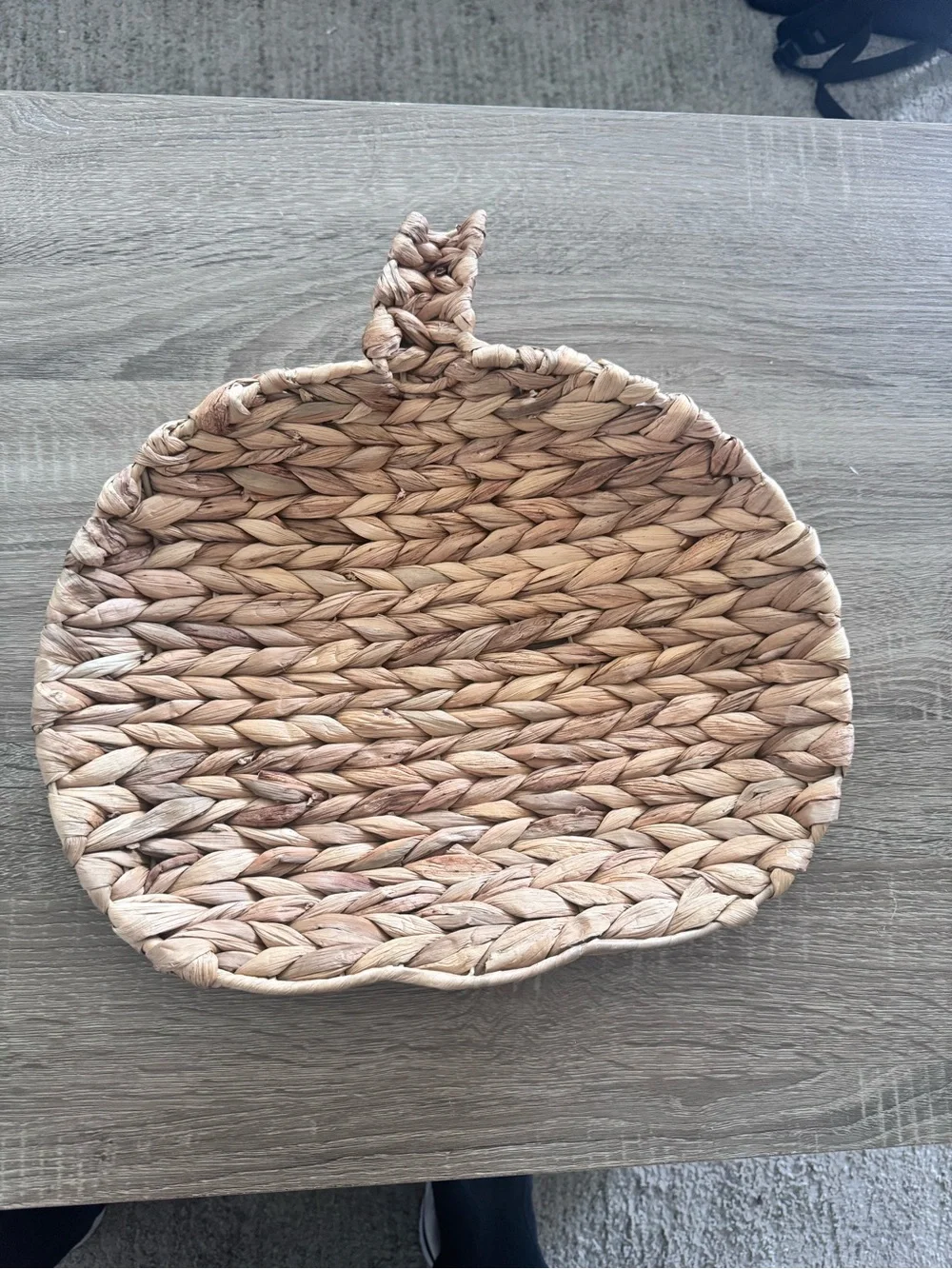 N/A handwoven round